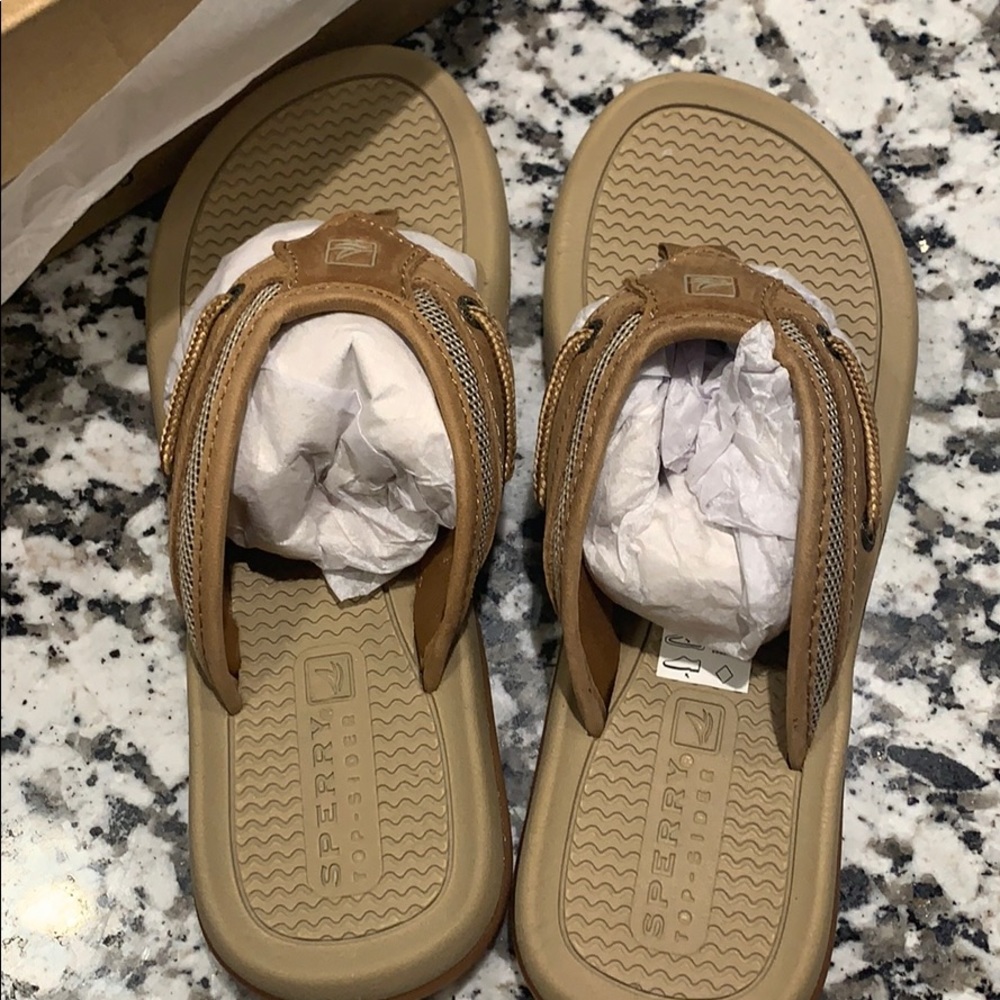 Brand new in box boys SPERRY flip flops